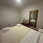 Venetian House - Guglie *