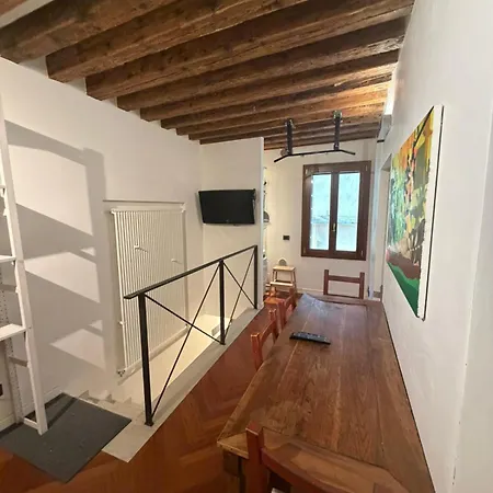 Venetian House - Guglie